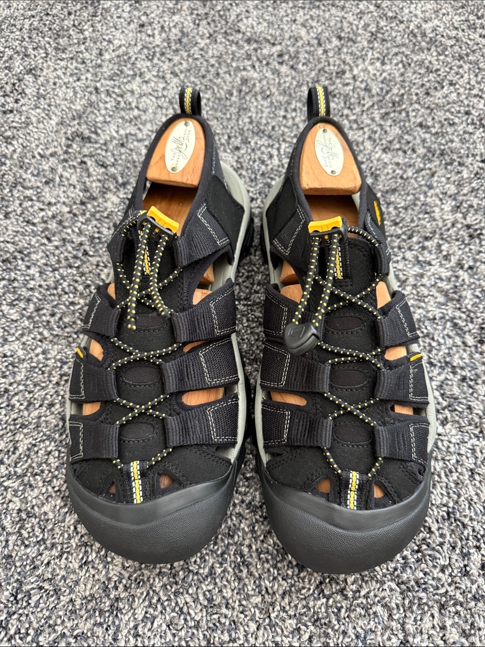 Keen Newport H2 Men’s Size 9 Black Waterproof Hiking Sandals 1030993